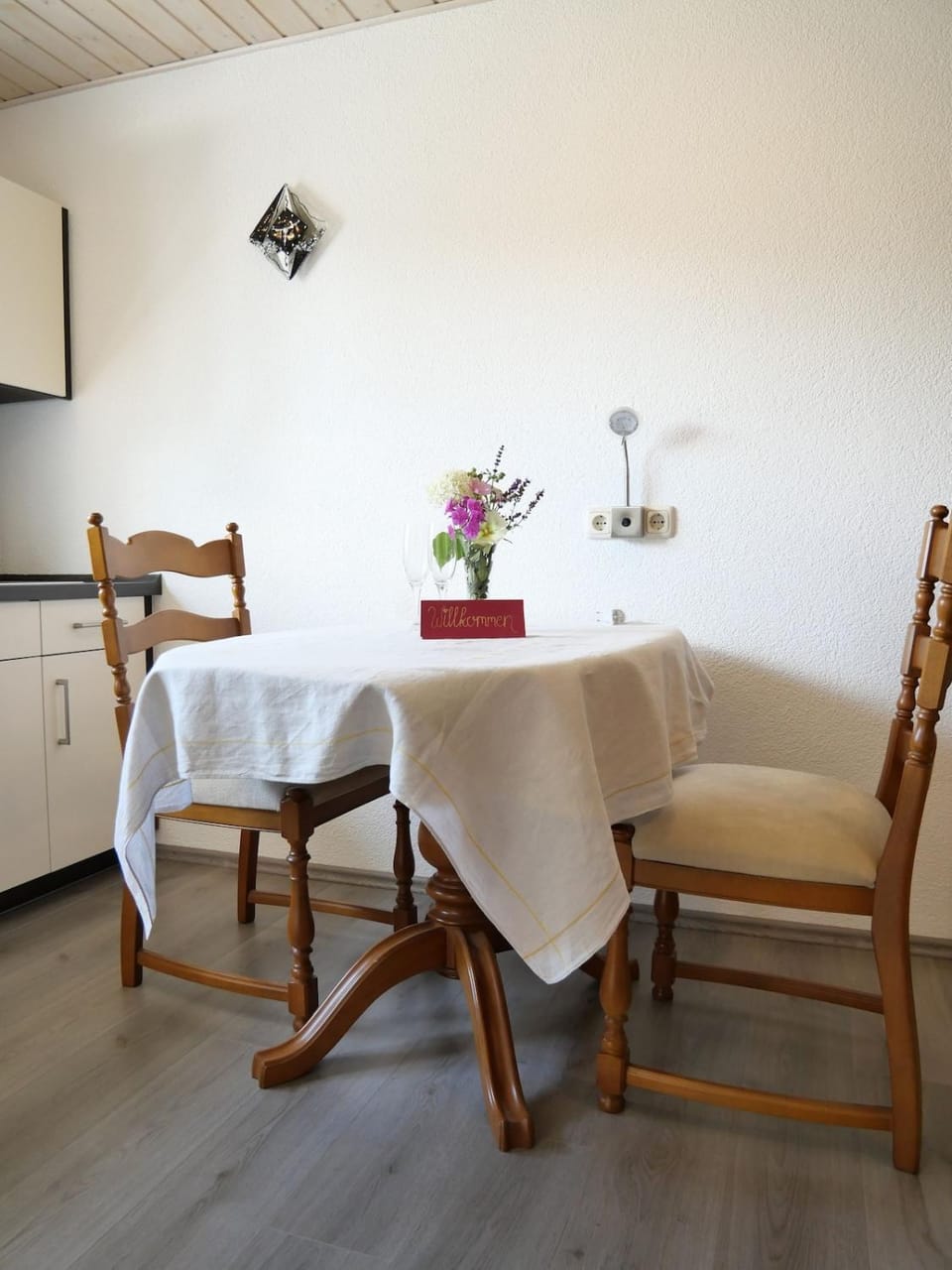 Seating area, Dining area