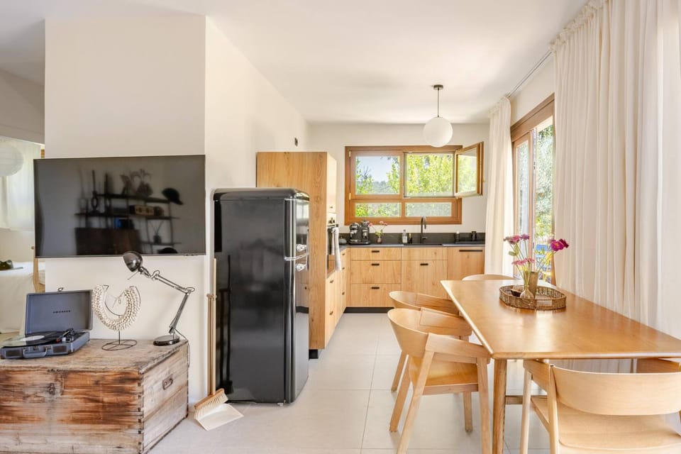 TV and multimedia, Kitchen or kitchenette, Other, Dining area, oven