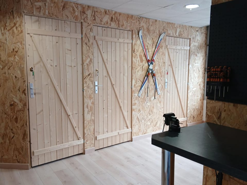 Property building, Sports, locker, wardrobe