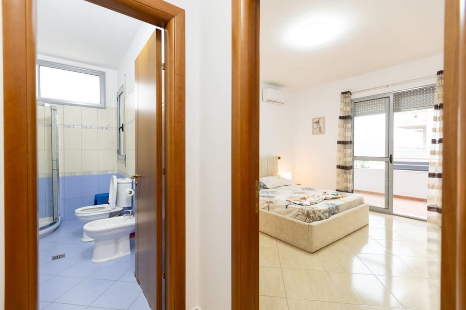 Property building, Bathroom, Bedroom