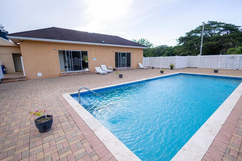 Sunset Sea-renity Villa Villa in St. Ann Parish