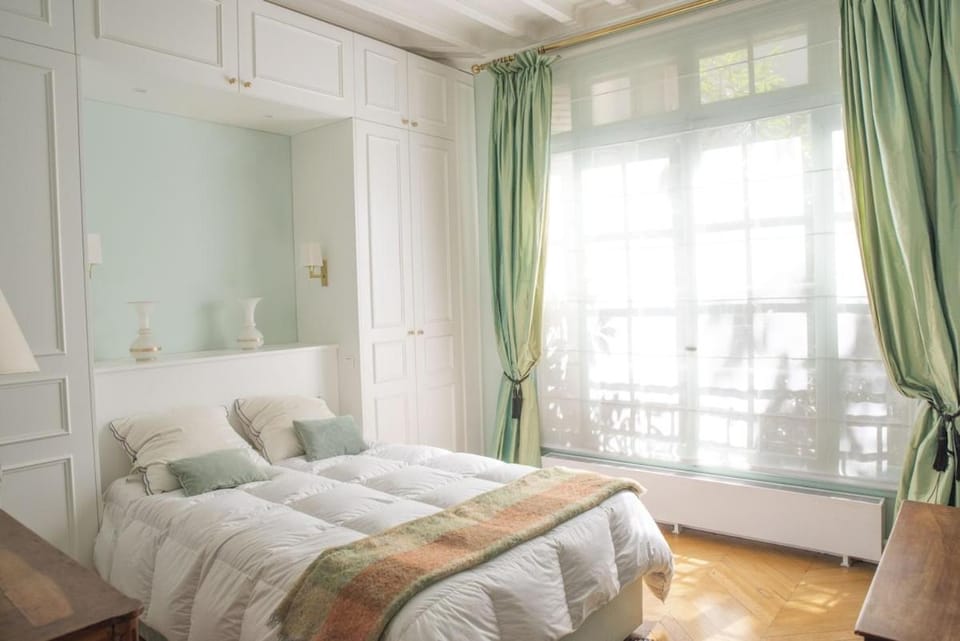Luxurious Apartment Trocadero & Eiffel Tower Apartment in Paris