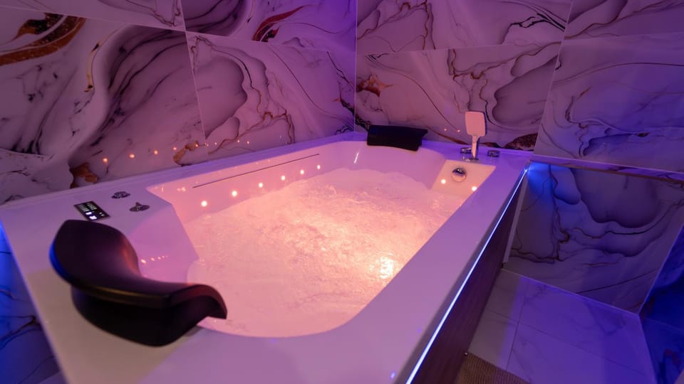 MagicSpa Gold Apartment in Île-de-France