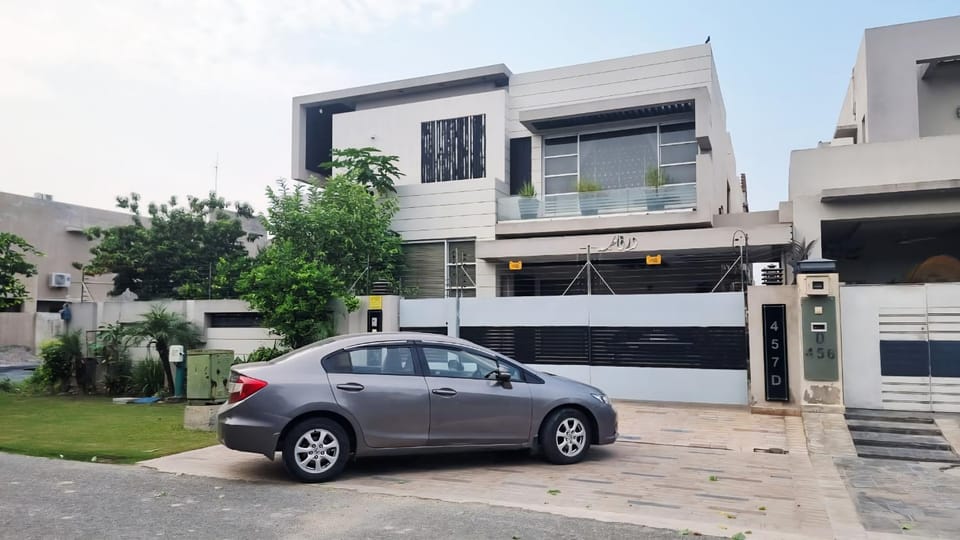 Property building, Neighbourhood, Parking