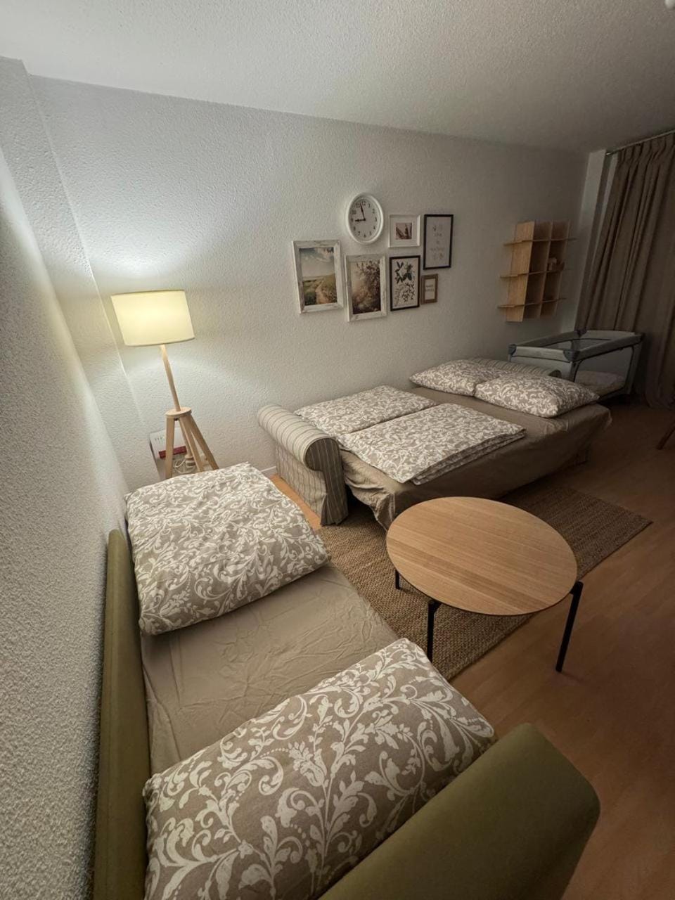 Bed, Living room