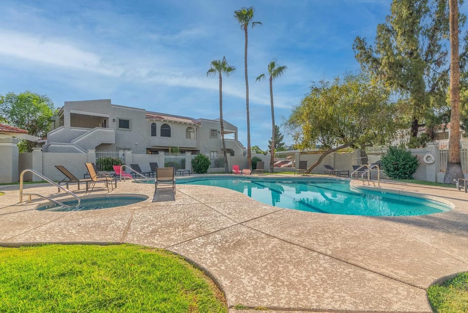 Tempe Room Private Bath Walk to ASU & Mill Apartment in Tempe
