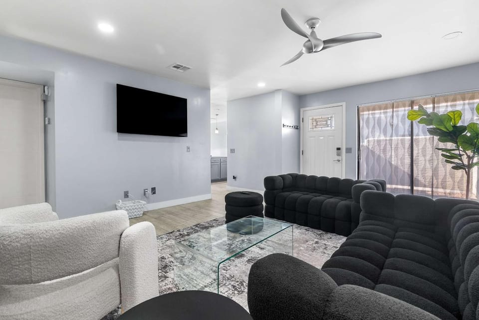 Tempe Room Private Bath Walk to ASU & Mill Apartment in Tempe