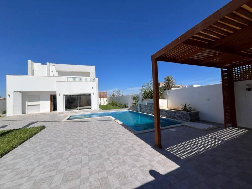 Property building, Patio, Swimming pool