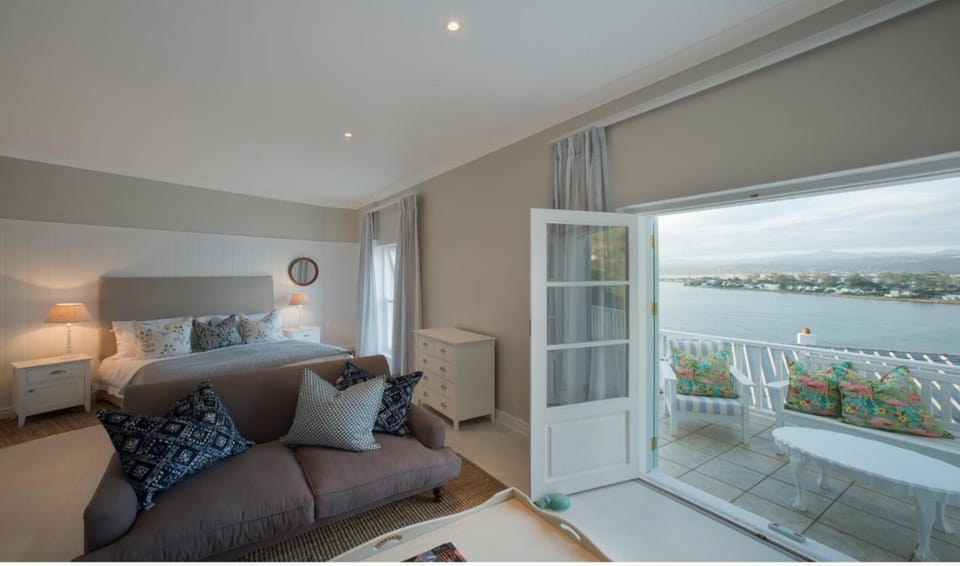 Bed, Natural landscape, View (from property/room), Balcony/Terrace, Seating area, Bedroom, Lake view