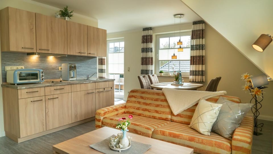 Kitchen or kitchenette, Food and drinks, Seating area, Dining area, Food, oven, stove, toaster