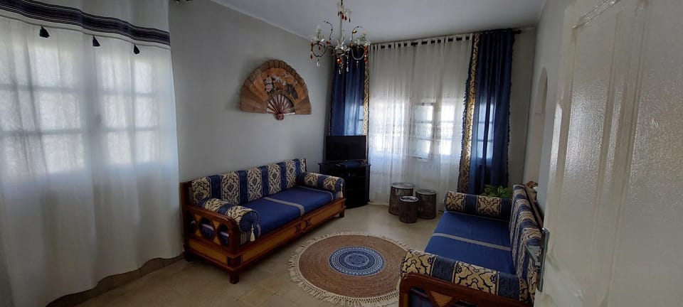 Bed, Living room, Seating area, Bedroom
