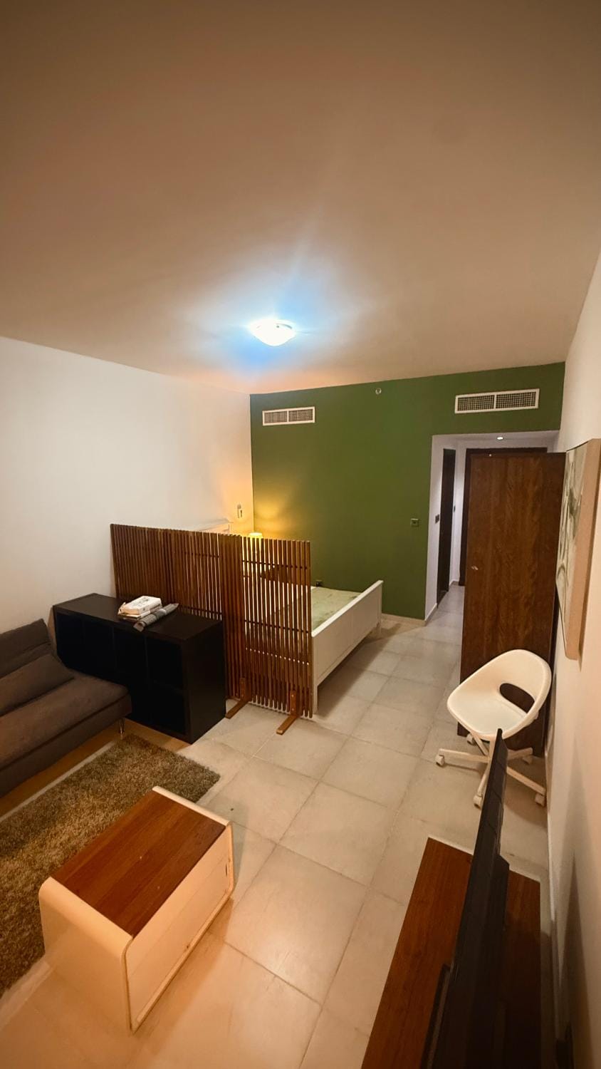 Studio-Like Private Bedroom with Balcony & Private Washroom in JLT Vacation rental in Dubai
