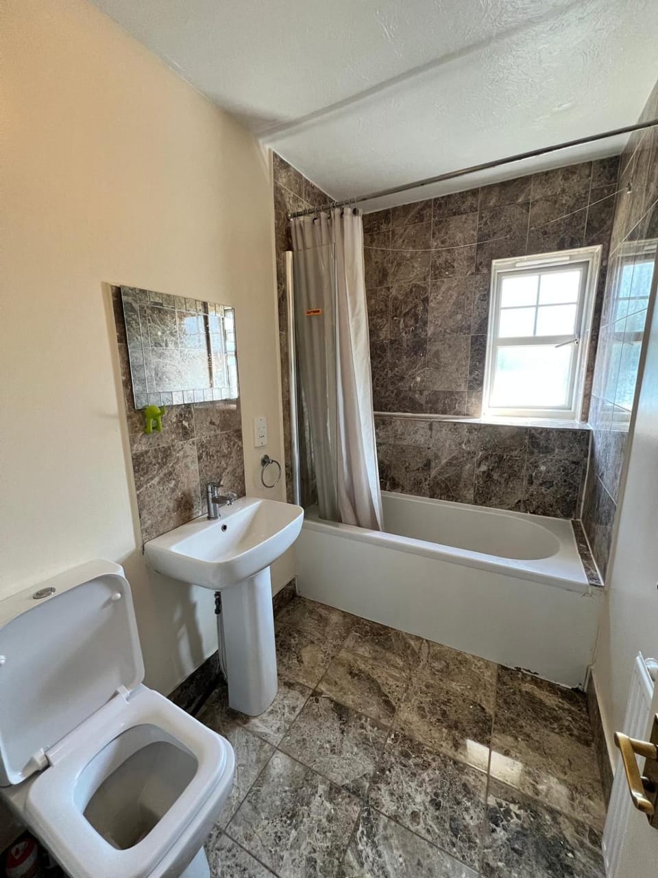 Premium Double Bed in Shared House Bed and Breakfast in Grays