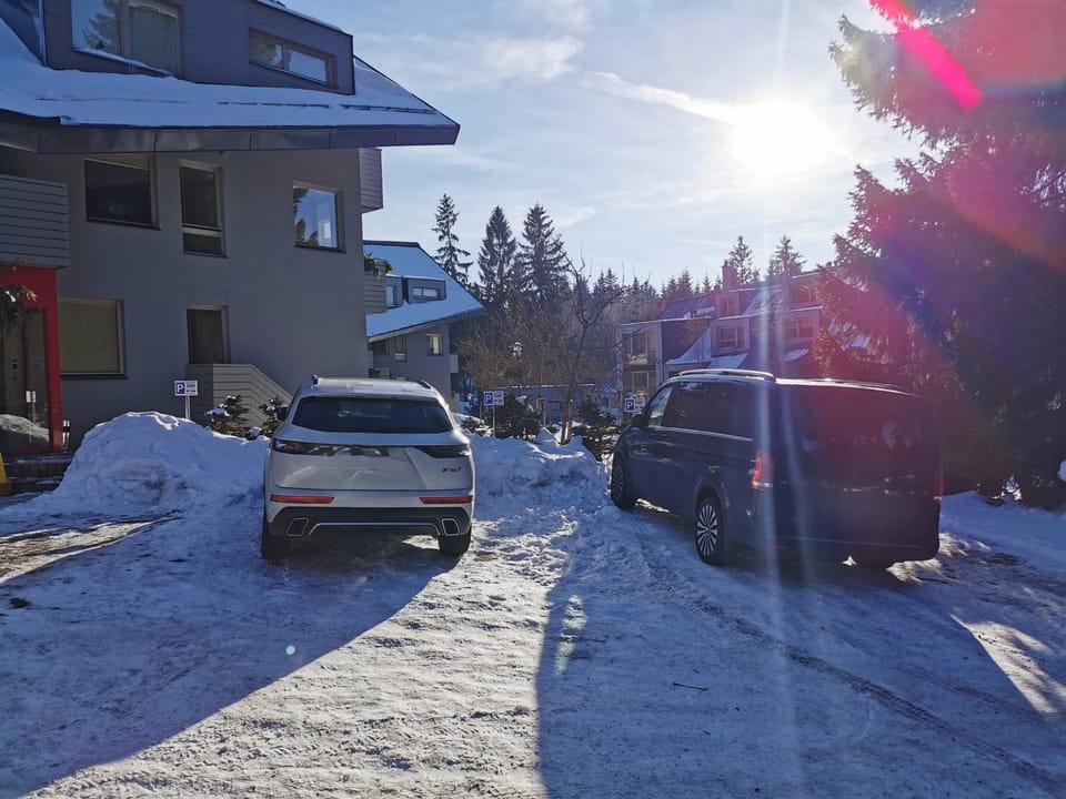 Property building, Winter, Parking
