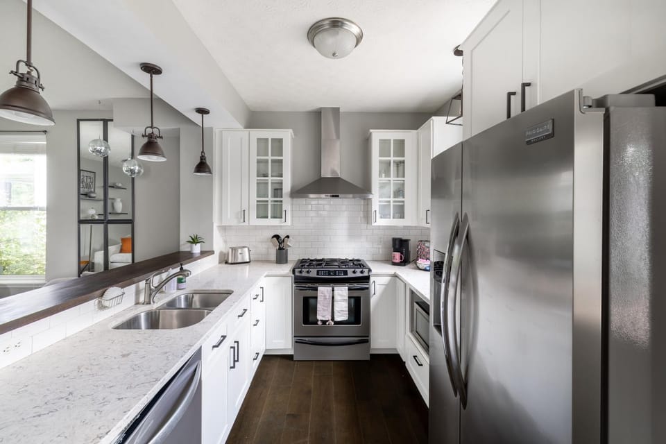 Indy Gem, Mins from Downtown with Hot Tub House in Indianapolis