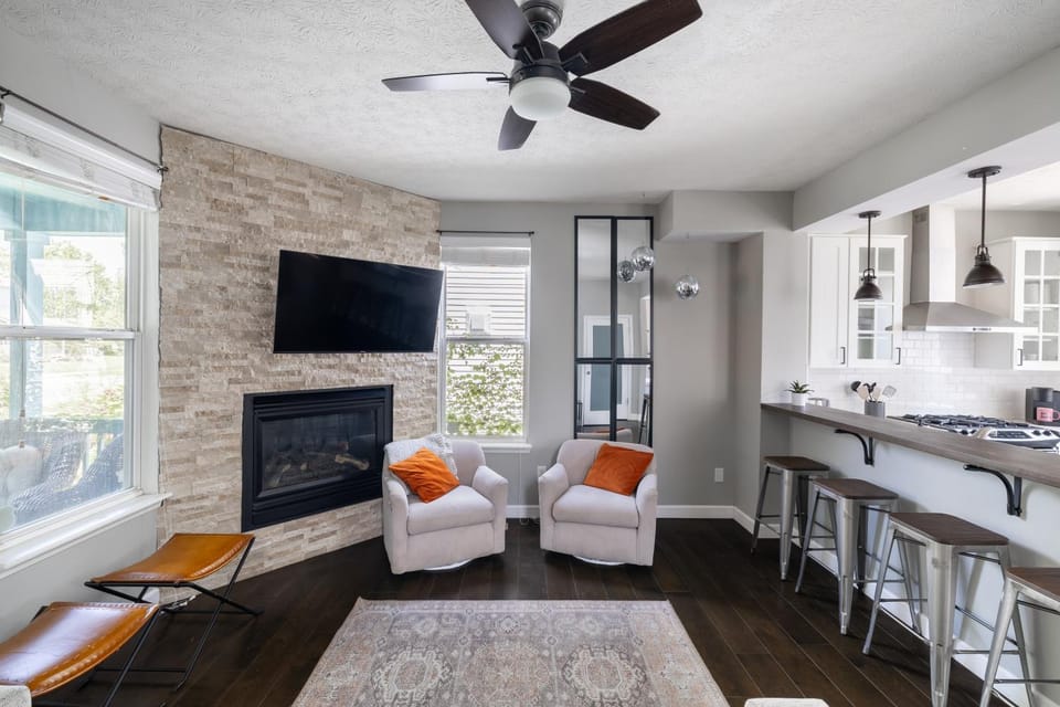 Indy Gem, Mins from Downtown with Hot Tub House in Indianapolis
