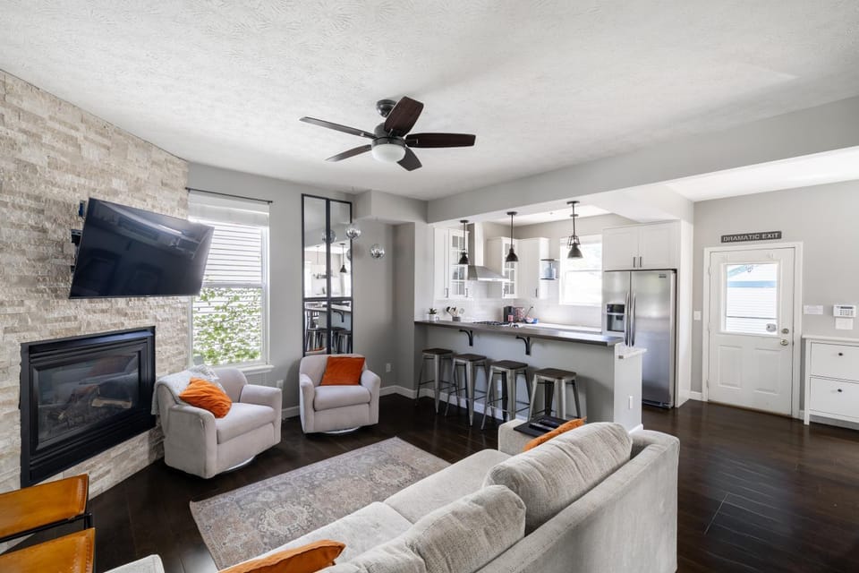 Indy Gem, Mins from Downtown with Hot Tub House in Indianapolis