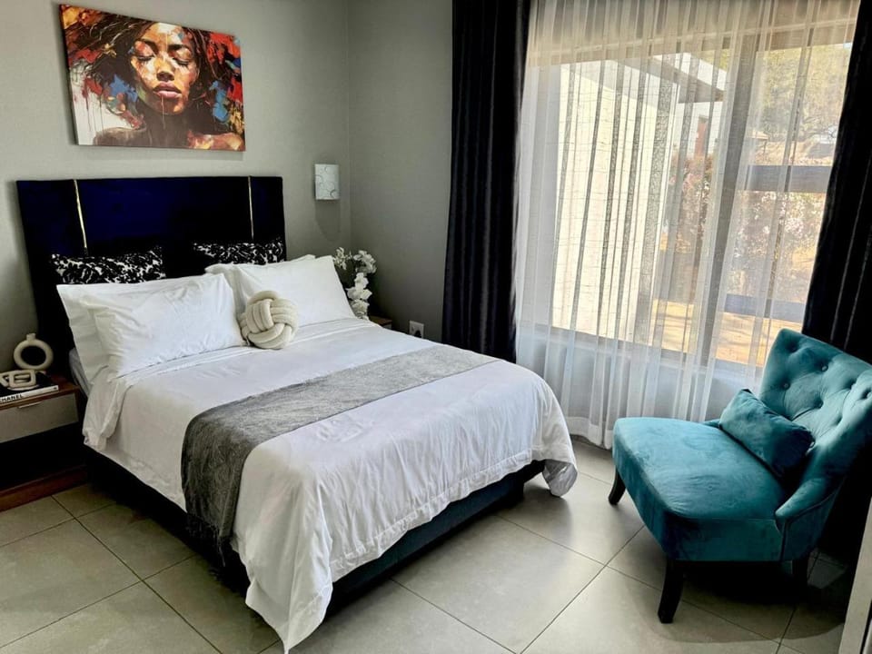 Bed, TV and multimedia, Living room, Photo of the whole room, Seating area, Bedroom, internet, internet, air conditioner, air conditioner