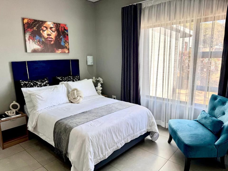 Bed, Living room, Photo of the whole room, Seating area, Bedroom, internet, internet, internet, air conditioner, air conditioner