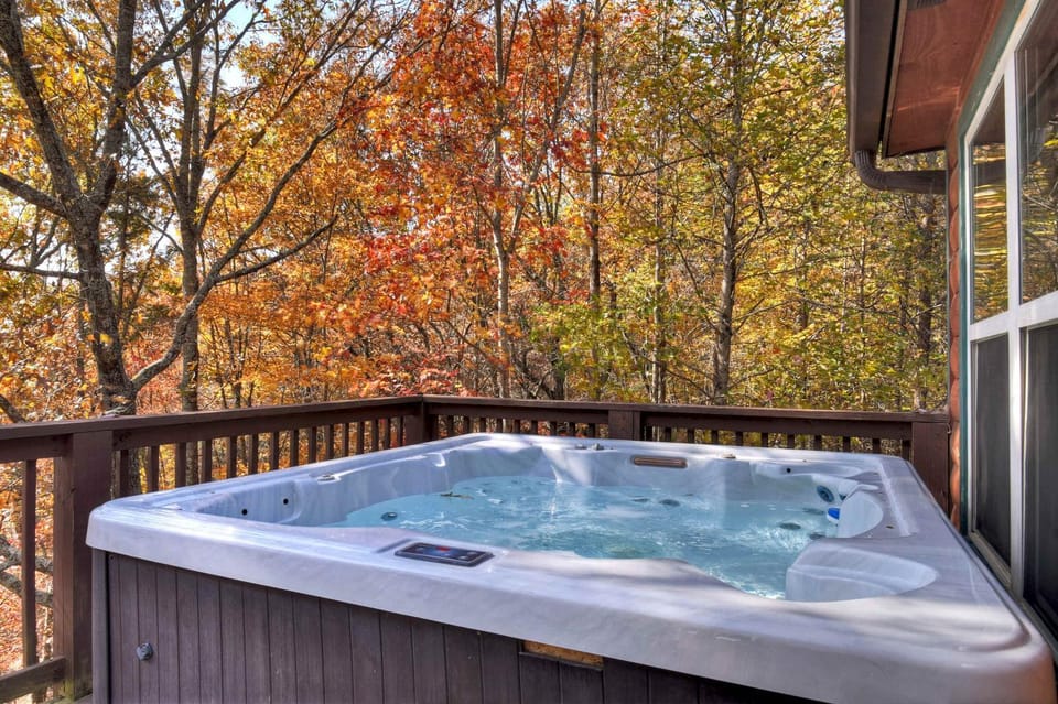 New Mtn Views Hot Tub Arcade Chess House in White County