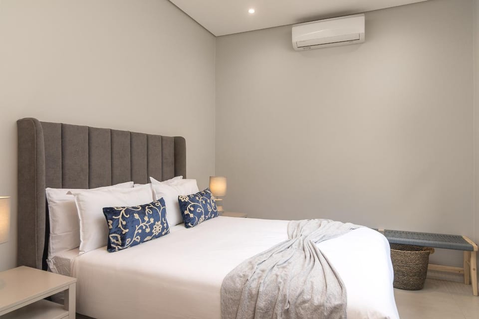 Bedroom, air conditioner