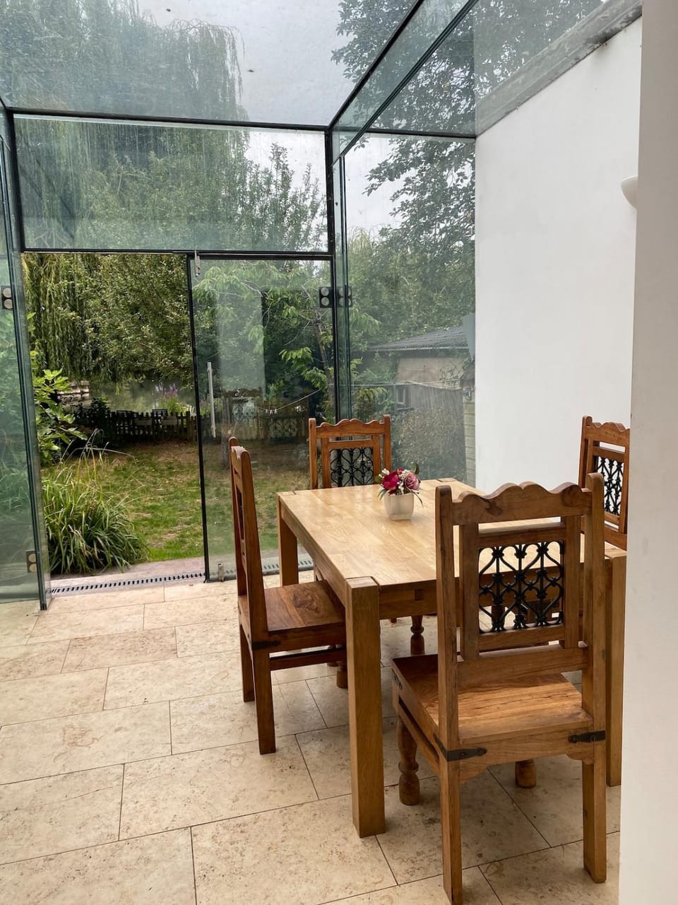 View (from property/room), Seating area, Dining area, Garden view