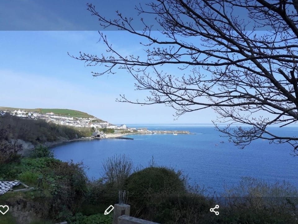 Lodge - Sleeps 4 Near beach & Free parking House in New Quay
