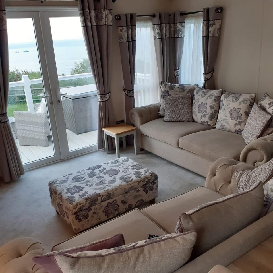 Lodge - Sleeps 4 Near beach & Free parking House in New Quay
