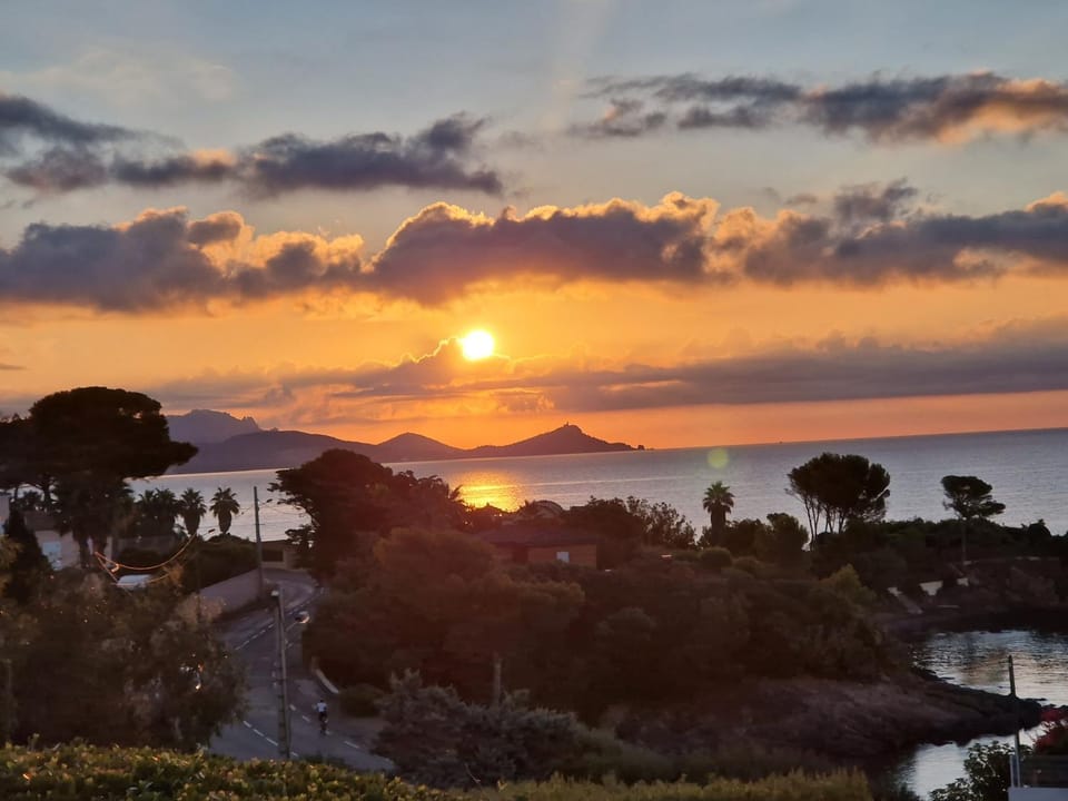 Belle vue Panoramique Mer Apartment in Roquebrune-sur-Argens