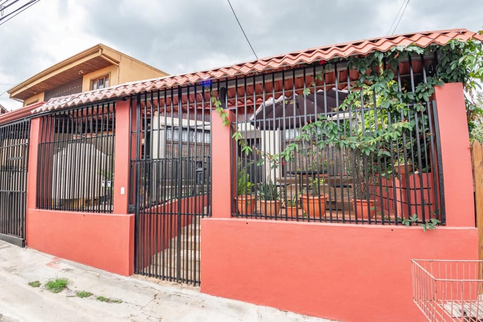 Tico Airport B&B Bed and Breakfast in Alajuela