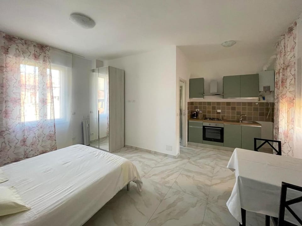 Photo of the whole room, Dining area, Bedroom, oven, stove, kitchen