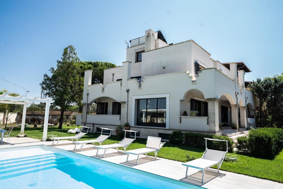 Property building, Patio, Day, Garden, Garden view, Pool view, Swimming pool, Swimming pool, sunbed
