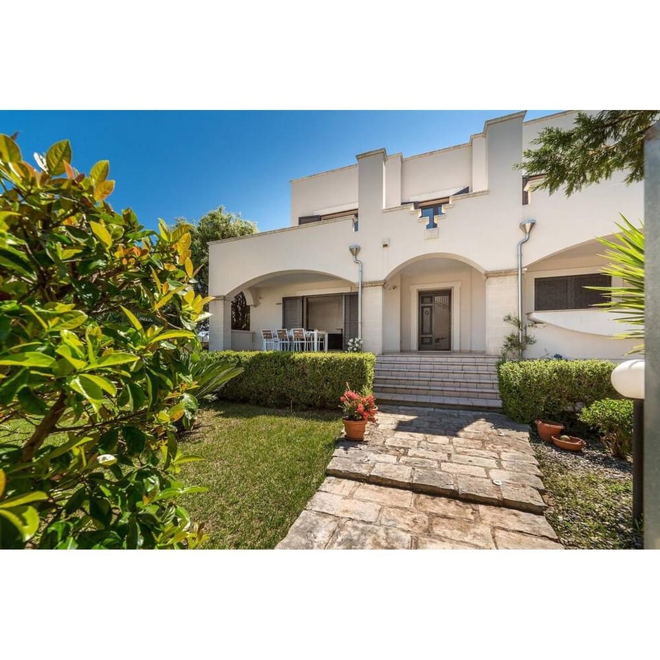 Property building, Day, Garden, Garden view
