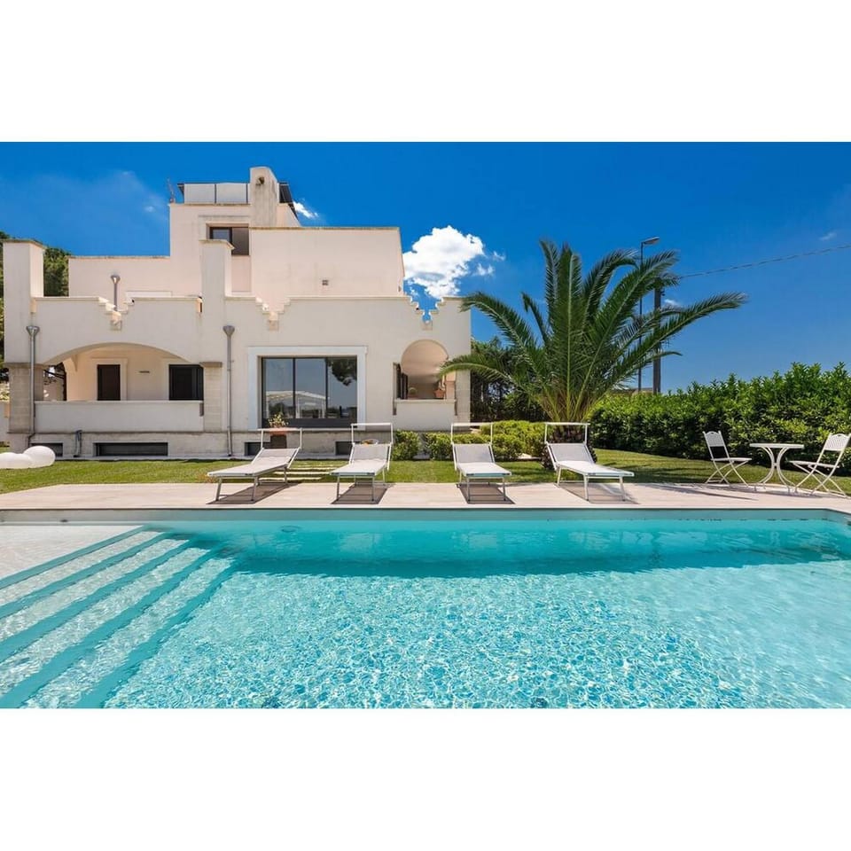 Property building, Garden, Swimming pool