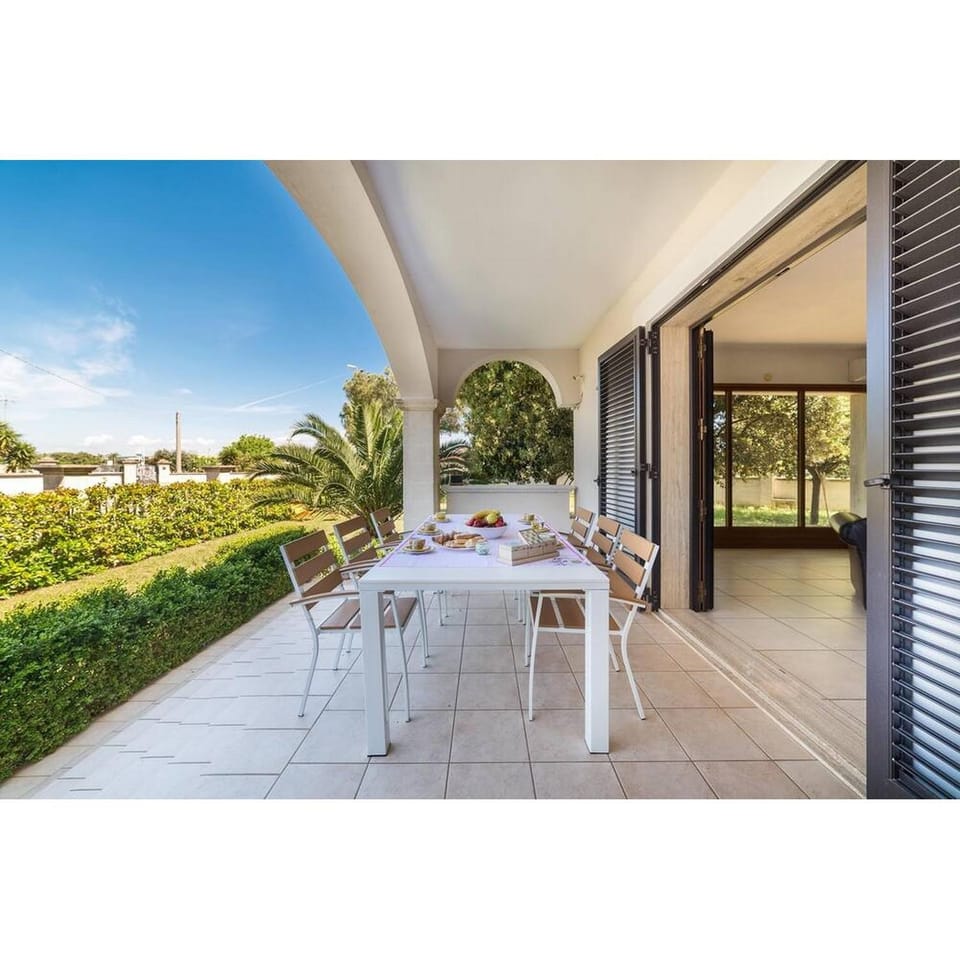 Property building, Patio, Day, Garden, View (from property/room), Balcony/Terrace, Living room, Dining area, Garden view