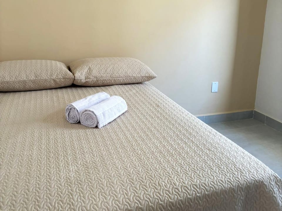 Bed, Bedroom, towels