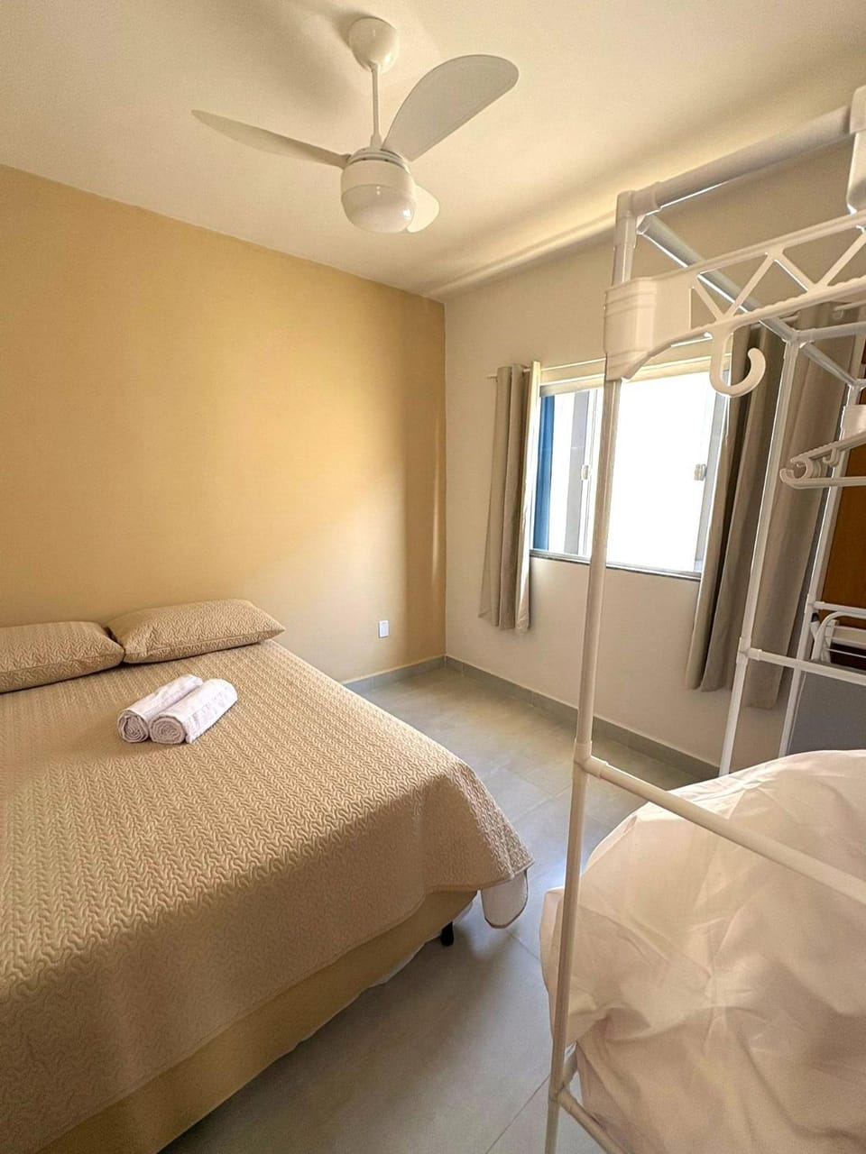 Bed, Photo of the whole room, Bedroom, towels
