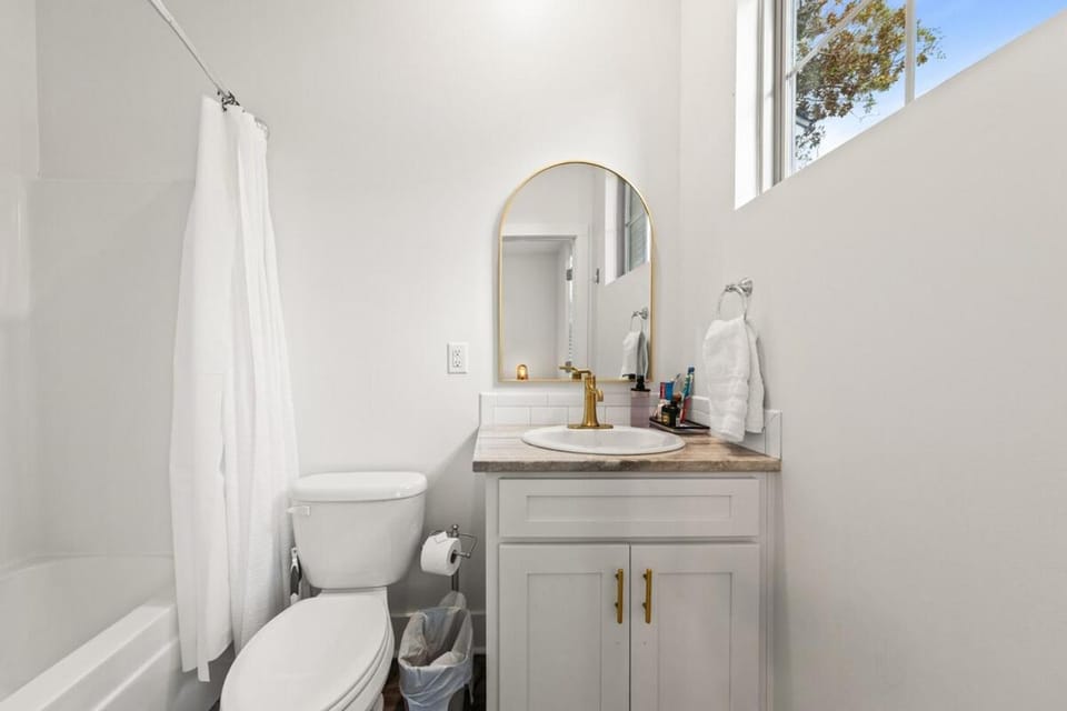The Cajun Shack King Bed Cajun Luxury Apartment in Broussard