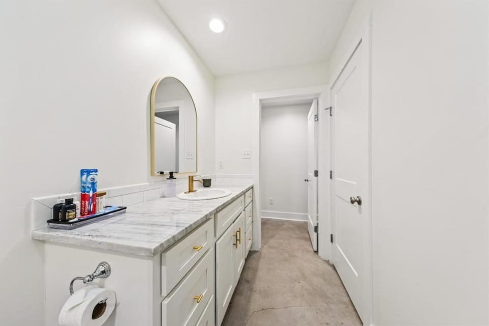 The Cajun Shack King Bed Cajun Luxury Apartment in Broussard