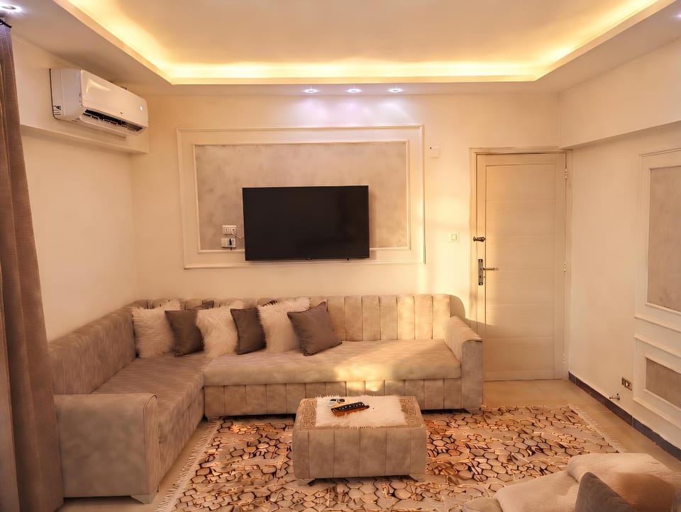 TV and multimedia, Living room, Seating area, Evening entertainment, air conditioner