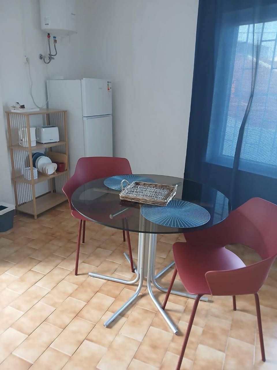 Seating area, Dining area
