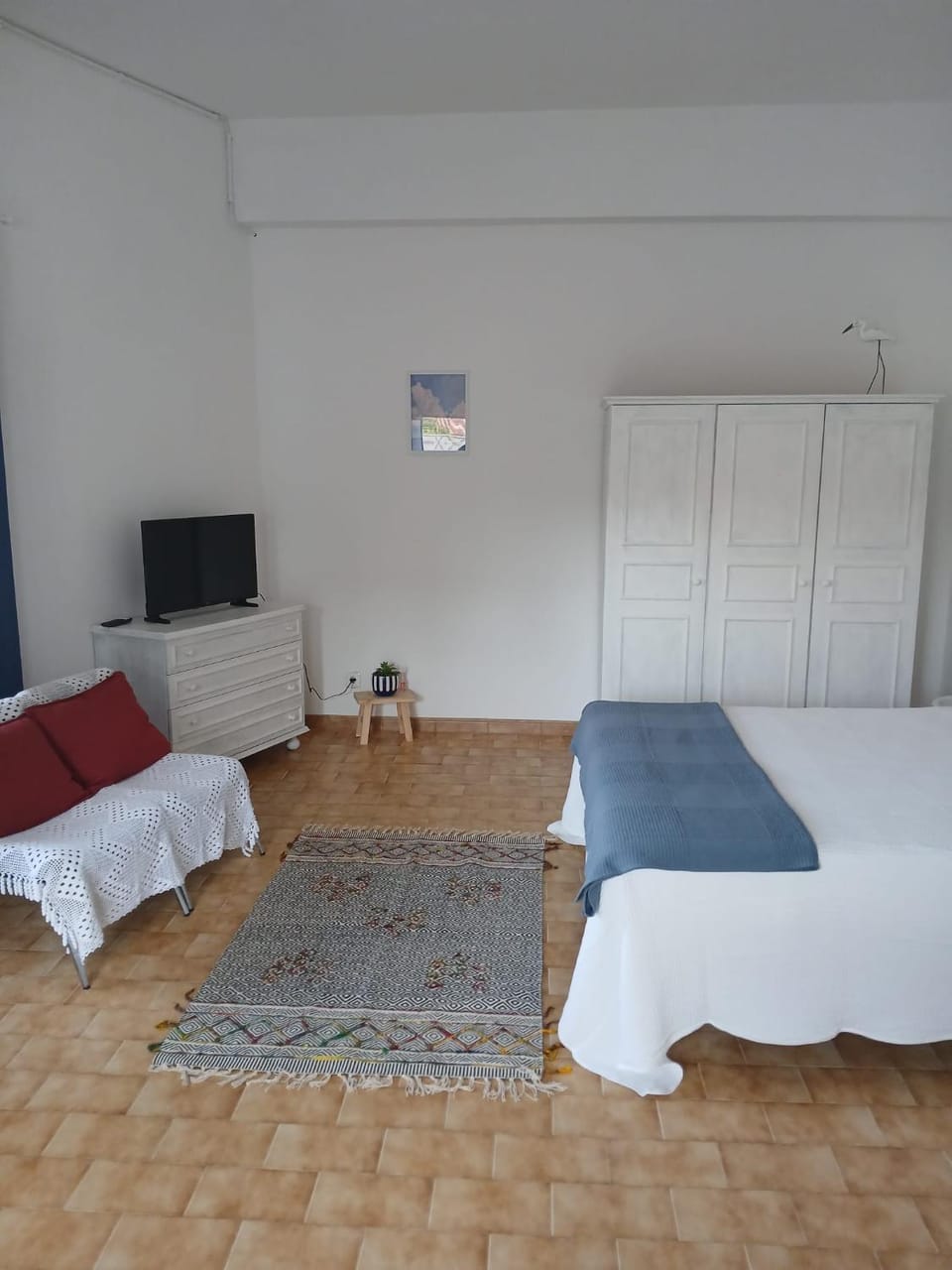 Bed, TV and multimedia
