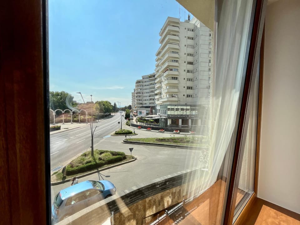 Day, View (from property/room), Street view, Location