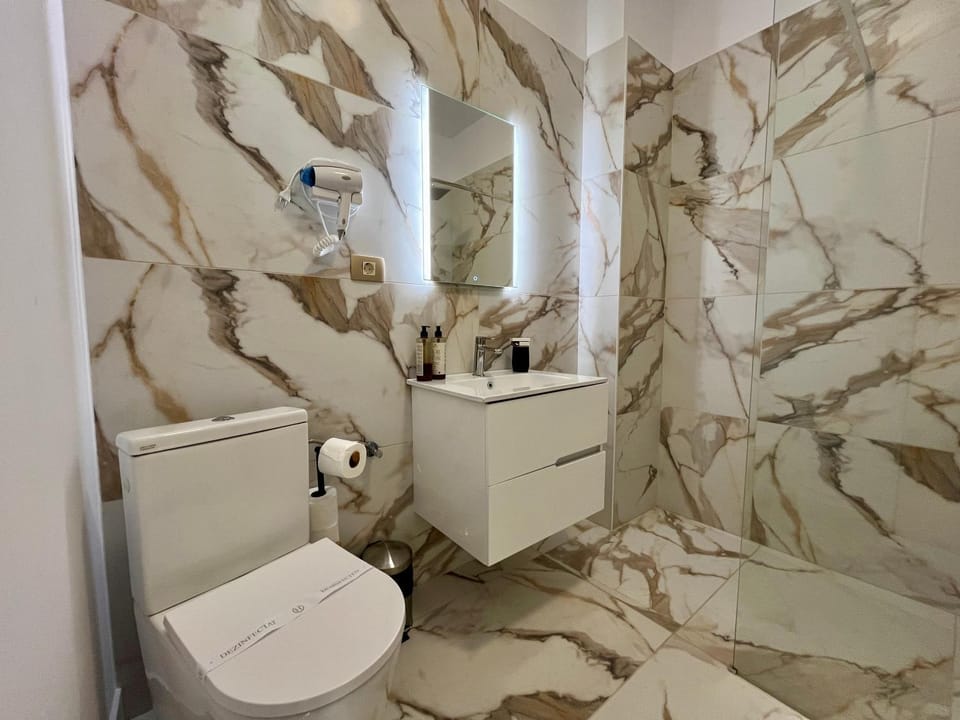 Shower, Toilet, Bathroom, hair dryier
