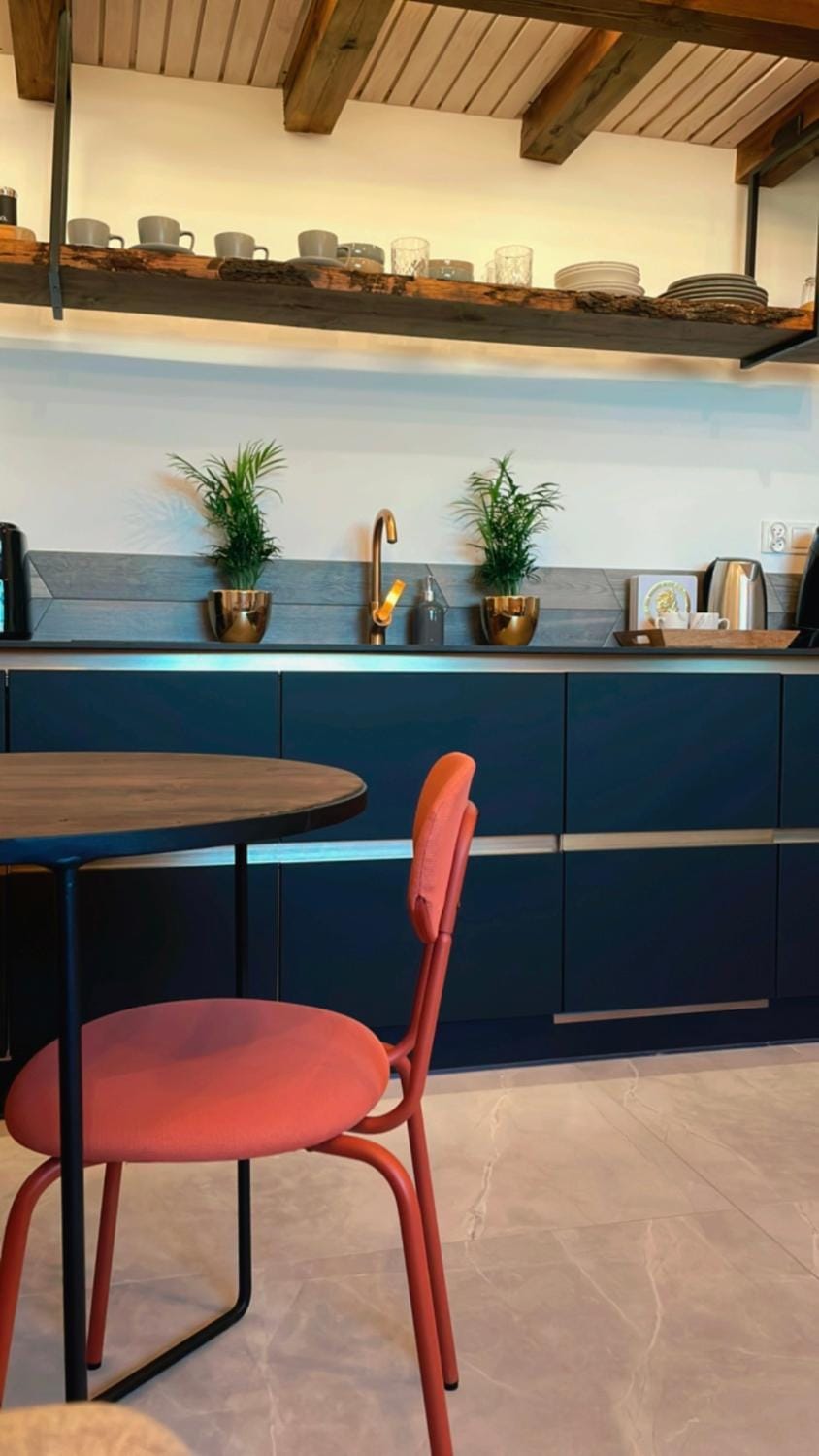 Kitchen or kitchenette, dishwasher, microwave