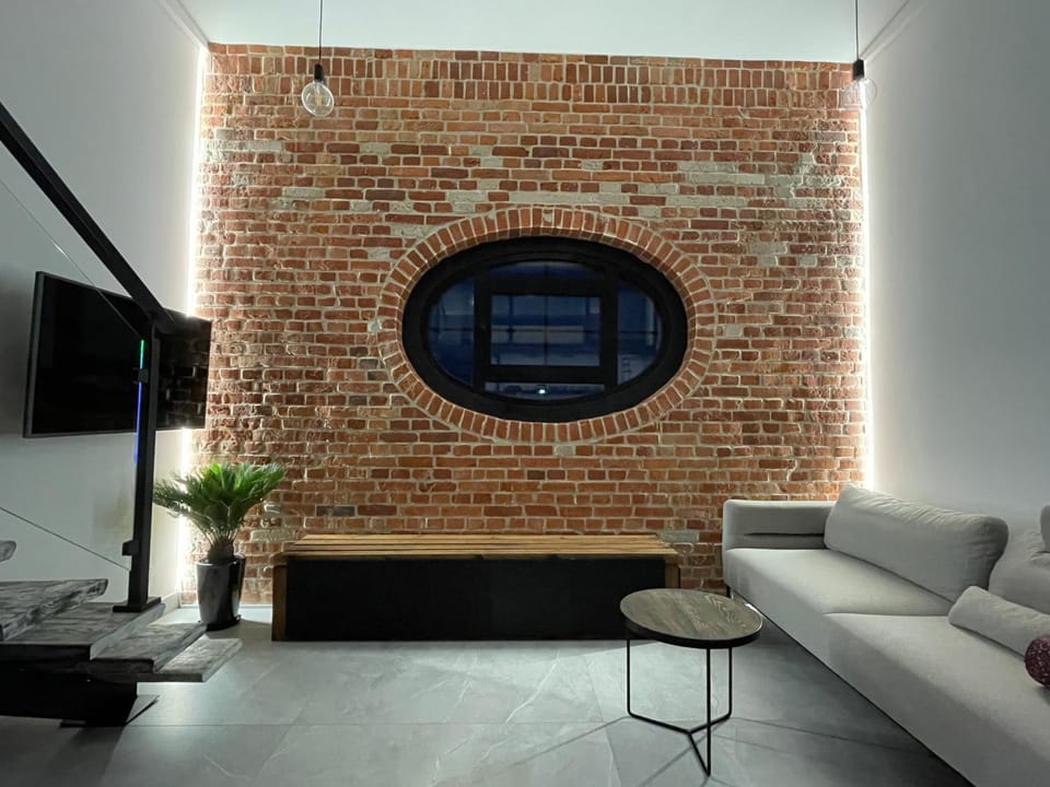 TV and multimedia, Living room, Seating area, Evening entertainment