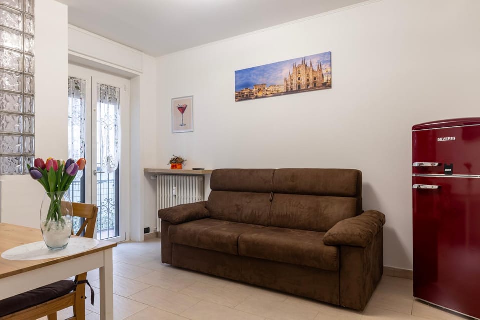 Living room, Seating area, Dining area, Lunch