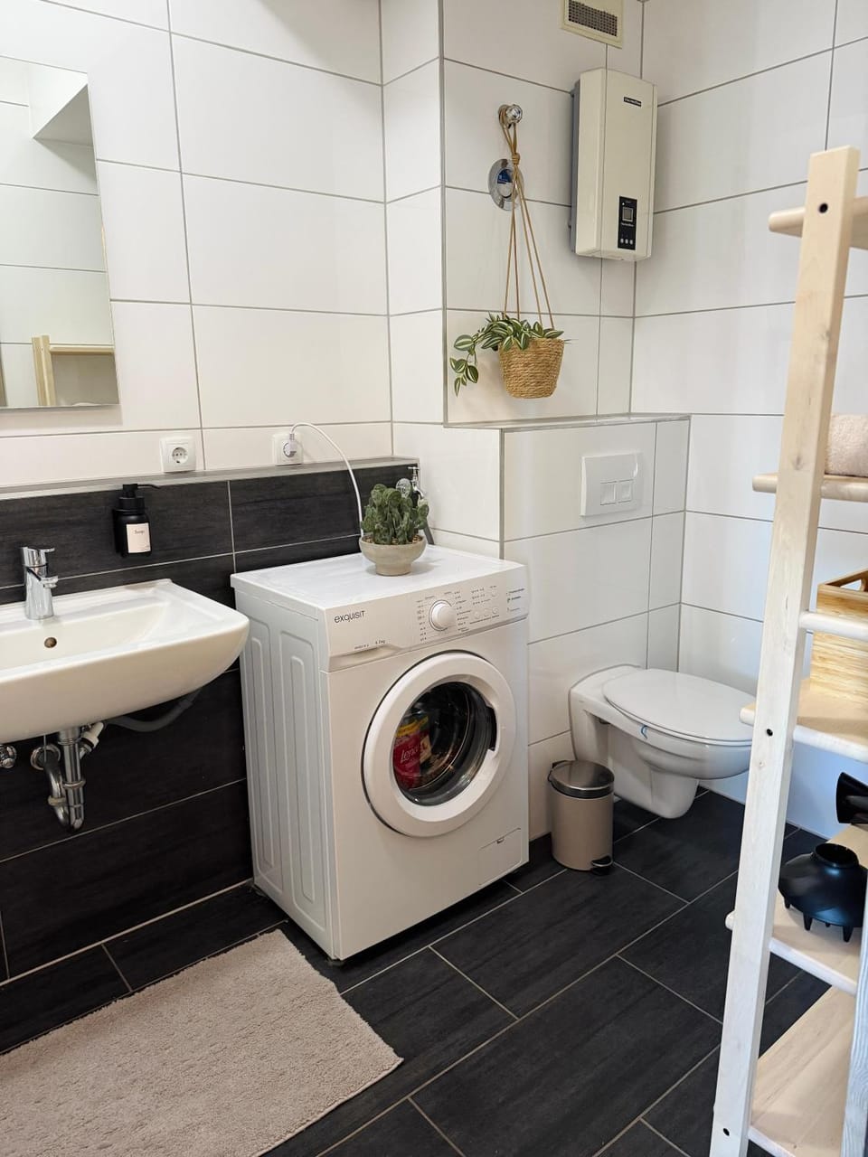 Bathroom, washing machine