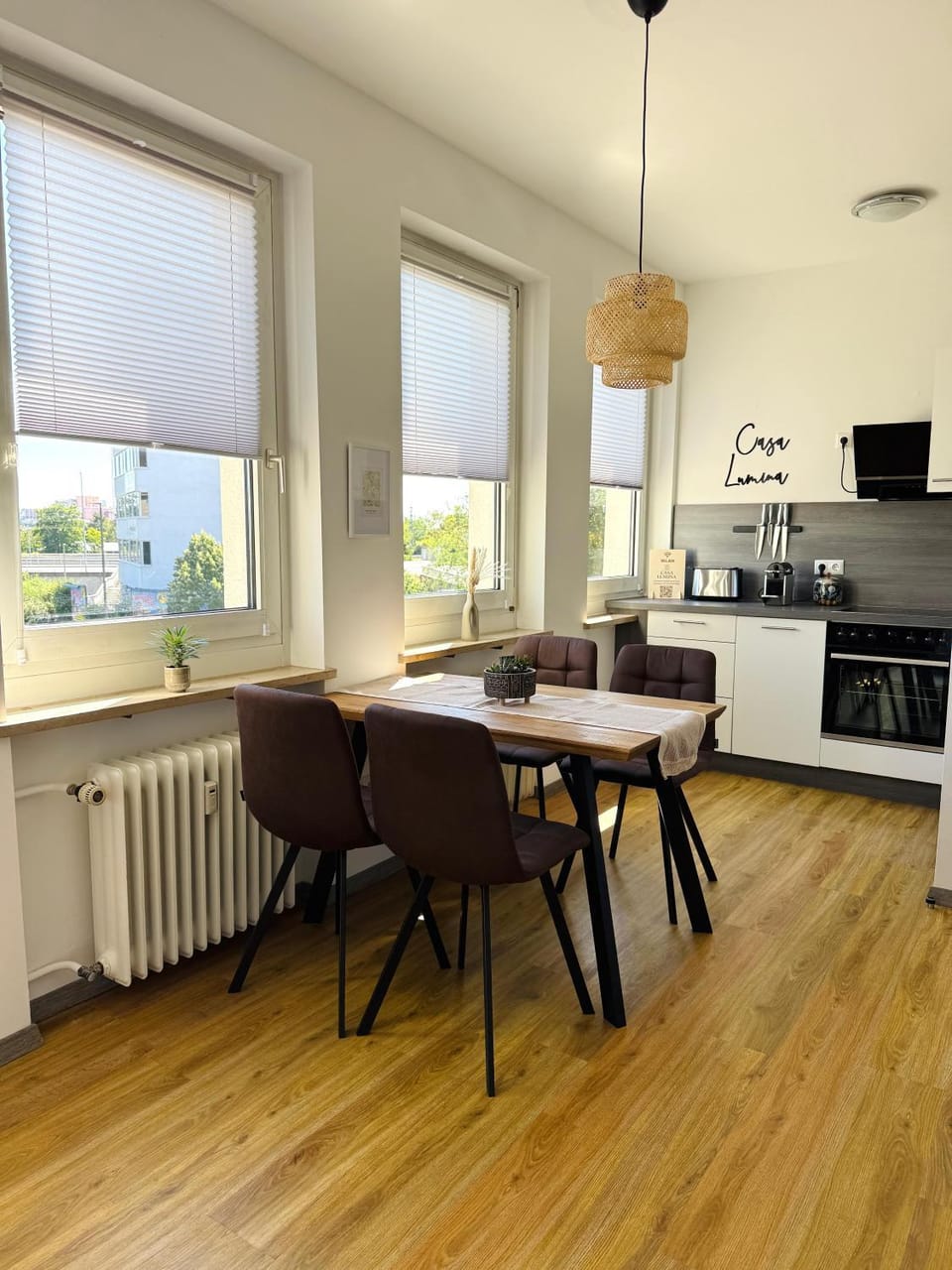 Dining area, kitchen