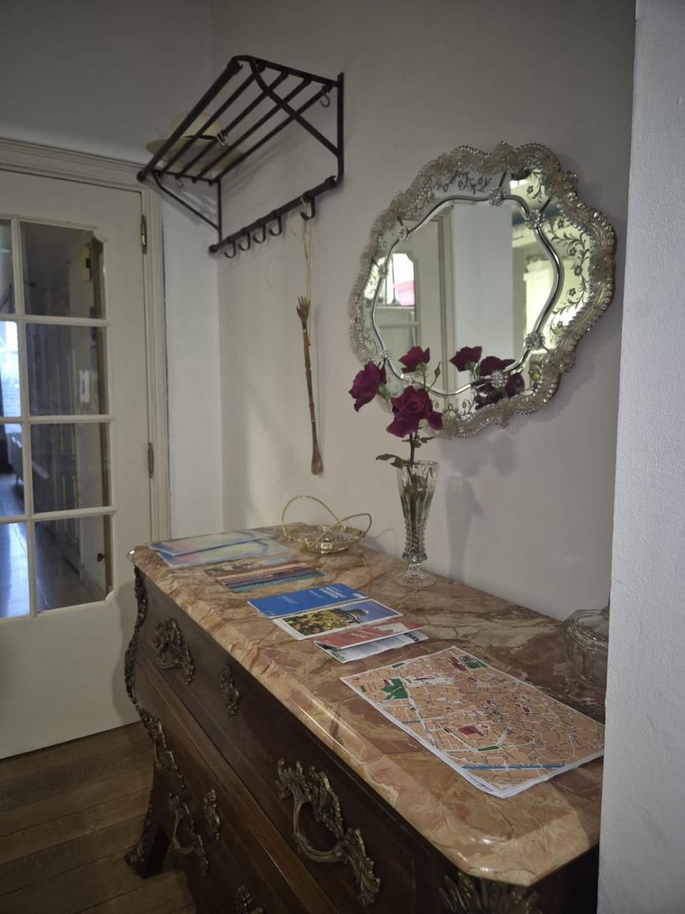 Large 1st floor apartment, Schaerbeek, Brussels Apartment in Brussels